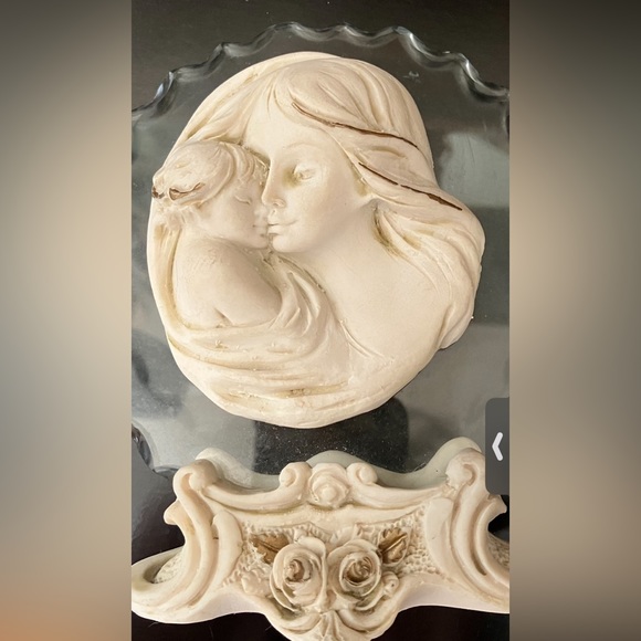 Italian carved porcelain mother / daughter - unbelievable detail ! Made in Italy - Picture 2 of 7